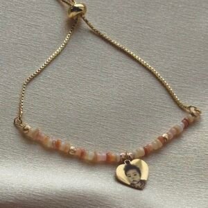Pinky beige shell beaded bracelet